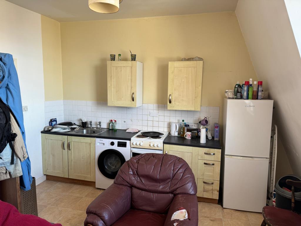 Lot: 4 - TOWN CENTRE FLAT FOR INVESTMENT - Kitchen